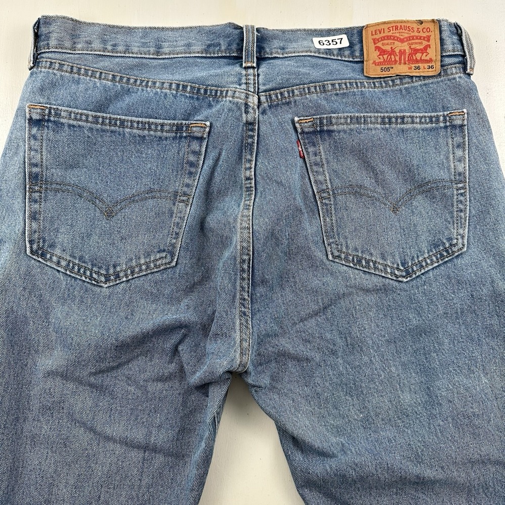 Levi's 505 Straight Jeans Men Fits 36x34 Blue Light Wash Zip Fly 100% Cotton
